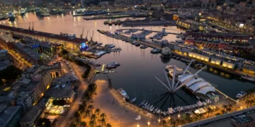 Genua port o zachodzie słońca