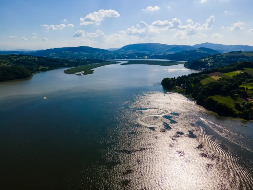 Jezioro Rożnowskie z drona