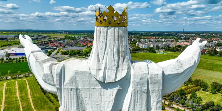 Świebodzin, Pomnik Chrystusa Króla z drona z tyłu pomnika