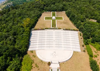 Polski Cmentarz Wojenny na Monte Cassino z drona