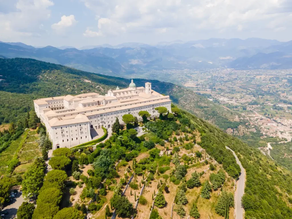 Klasztor Monte Cassino widok z drona od południa