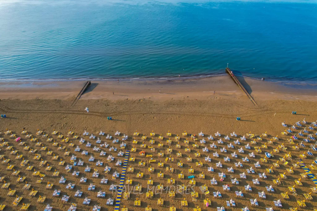 Plaża w Lido di Jesolo z drona