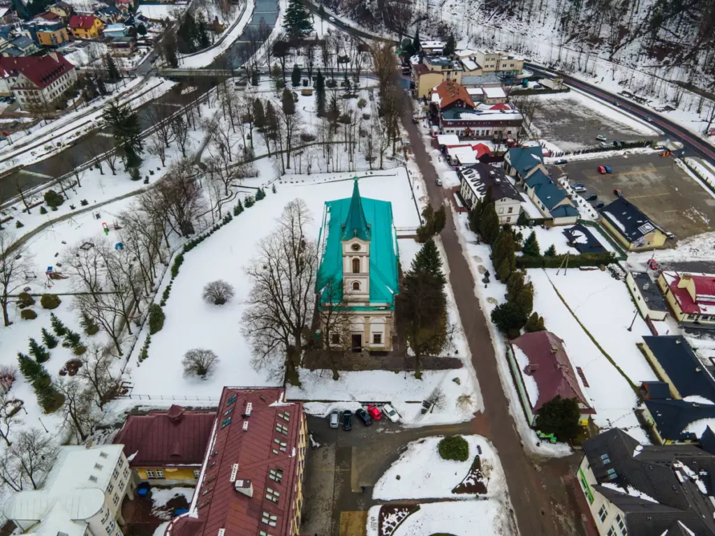 Kościół Ewangelicko-Augsburski ap. Piotra i Pawła w Wiśle z drona