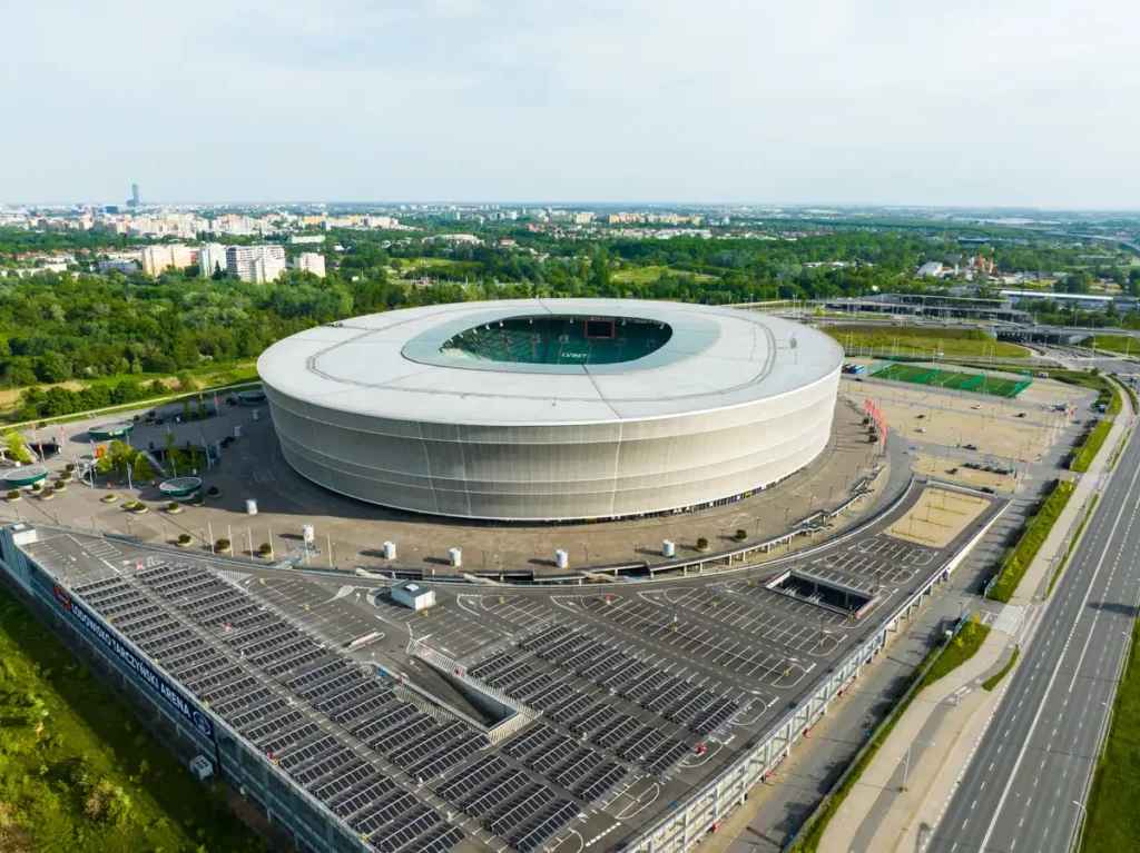 parkingi przy stadionie we Wrocławiu z drona