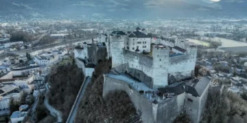 Twierdza Hohensalzburg widok na miasto