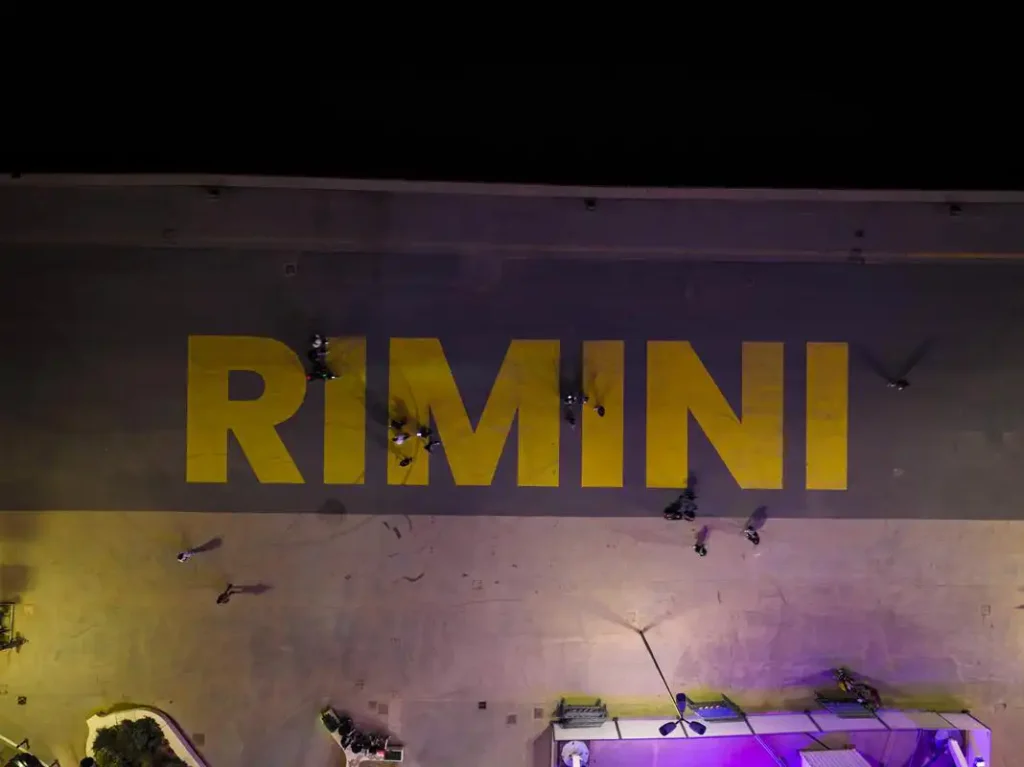 napis w porcie rimini