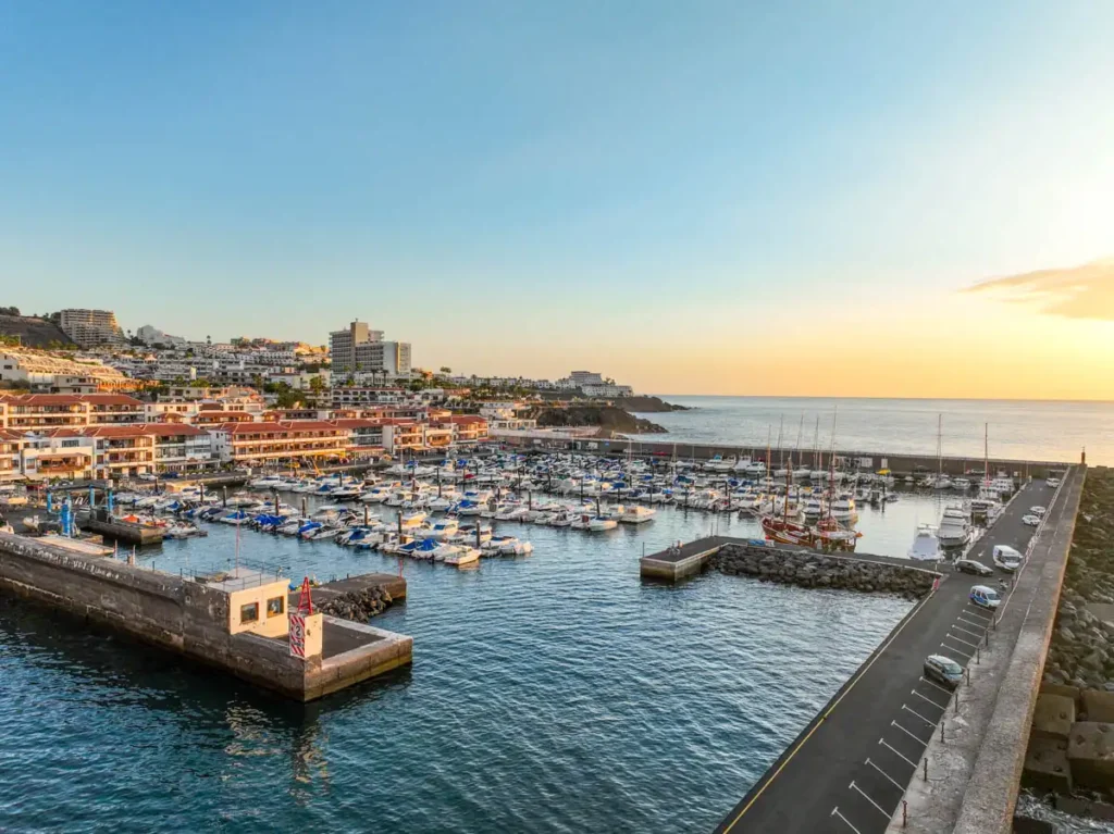 Zachód słońca nad oceanem