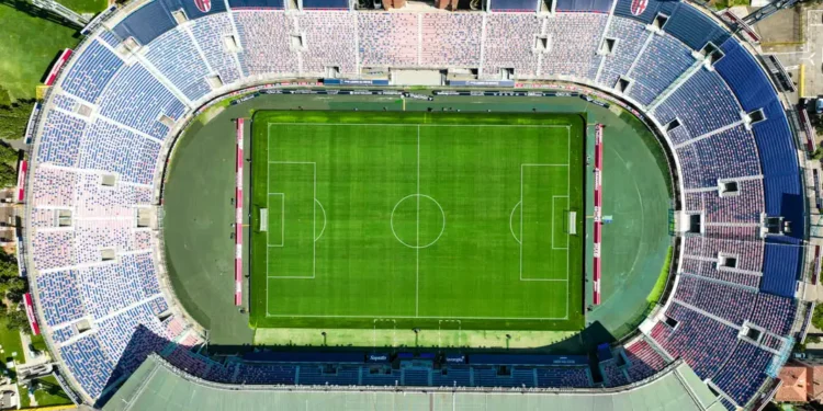 widok z gory na stadion w bolonii