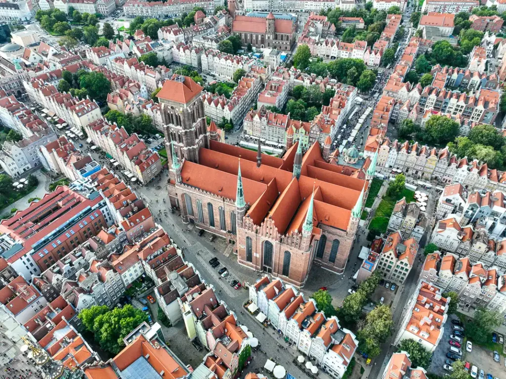 Bazylika Mariacka Wniebowzięcia Najświętszej Maryi Panny w Gdańsku z drona