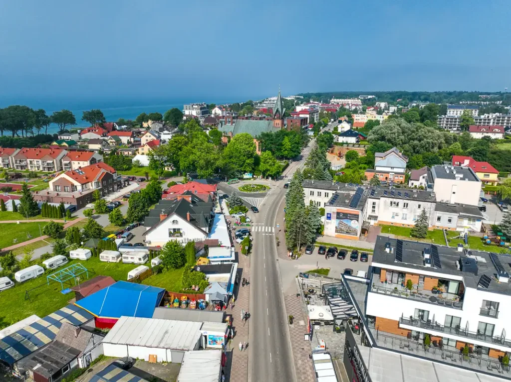 ustronie morskie glowna ulica prowadzaca